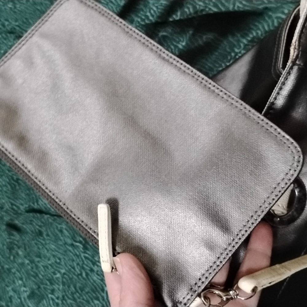 Chanel Vintage Tote - Picture 6 of 15